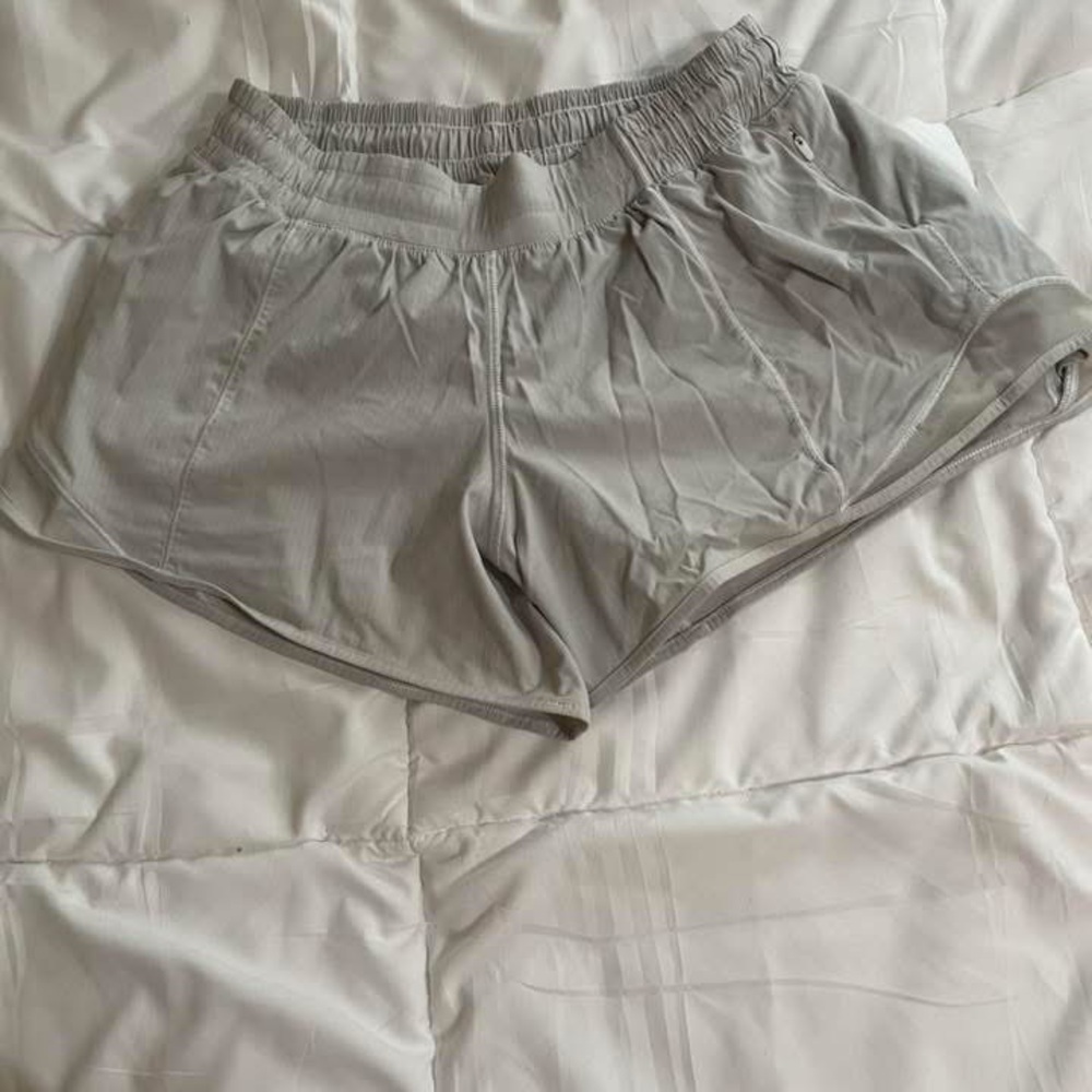 Lululemon Low rise hotty hot 4”
